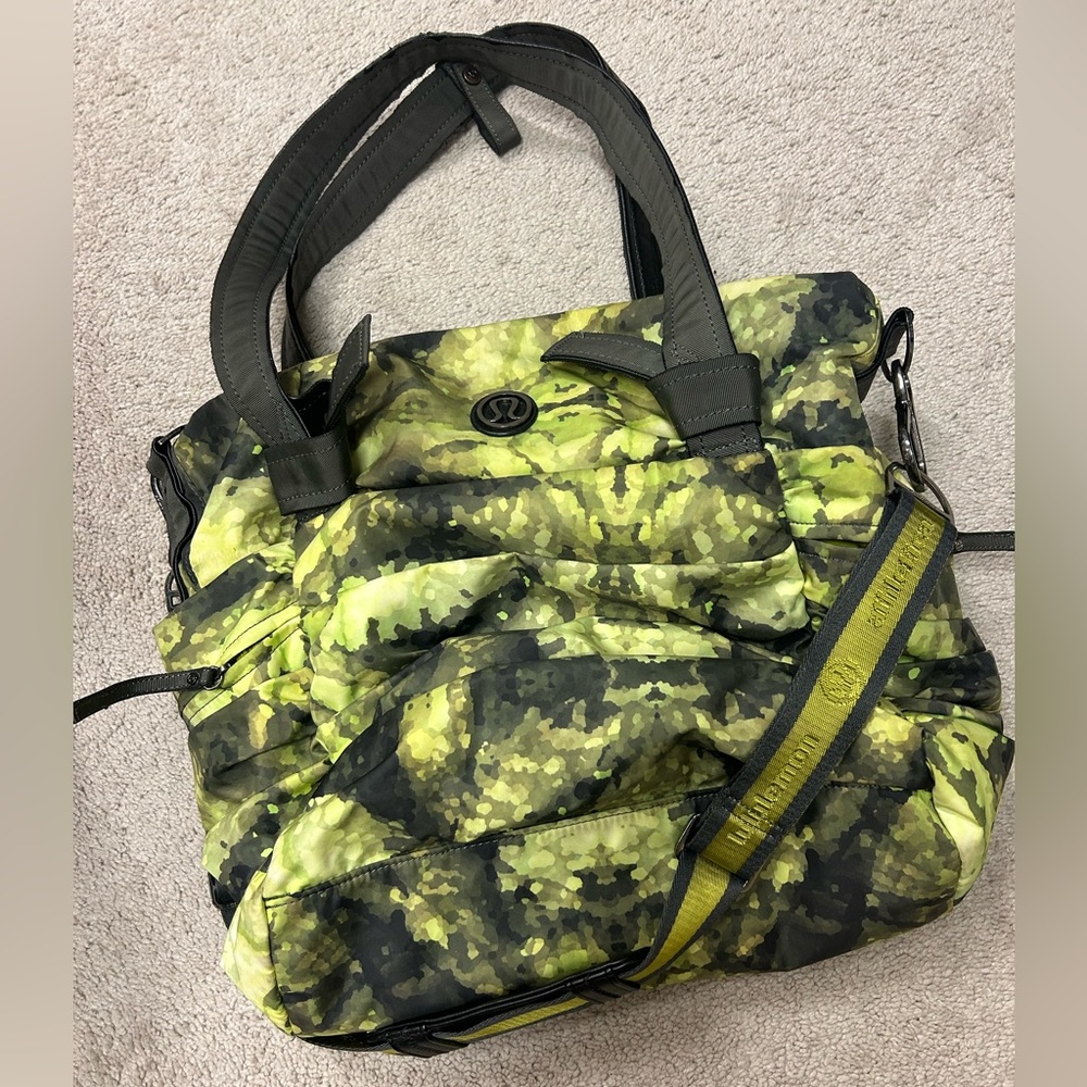Amazing LULULEMON bag!